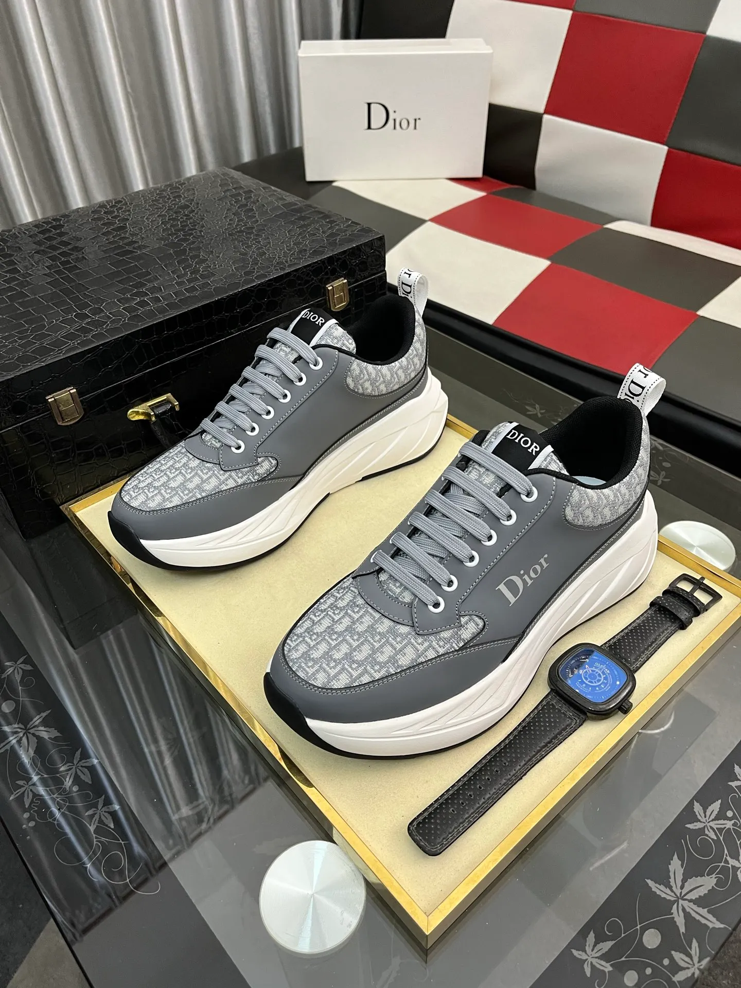 Ex-factory price: 438⌚️⌚️[Dior] Dior’s new men’s genuine leather casual shoes, the highest version on the market, any comparison is welcome🆚! The original leather has excellent texture and is super high-end! Fetal sheep net lining imported from Italy, removable pad! Luxurious materials and fine workmanship, highly recommended! Code number: 38-443️⃣Colors available
